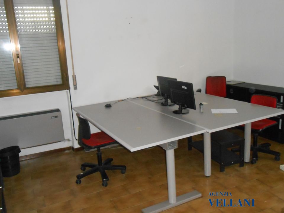 L'establiment comercial a Carpi, Modena - foto 5