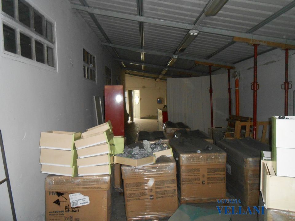 L'establiment comercial a Carpi, Modena - foto 3