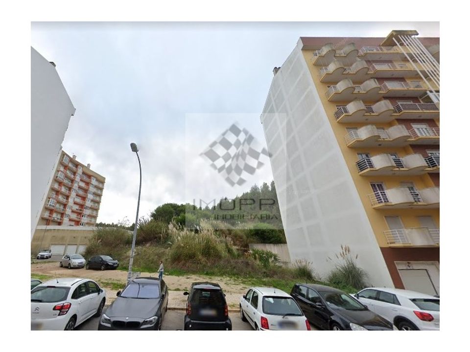Helårsgrund i Rio de Mouro-Estacao, Lisbon - foto 1