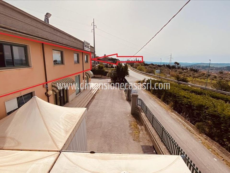 Erhvervsejendom i Caltanissetta, Caltanissetta - foto 4