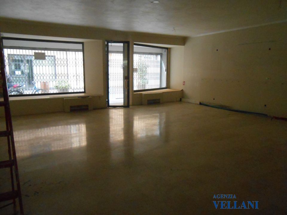 L'establiment comercial a Carpi, Modena - foto 5