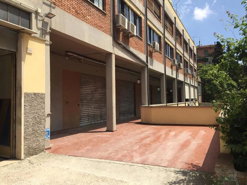 L'establiment comercial a Perugia, Perugia - foto 1