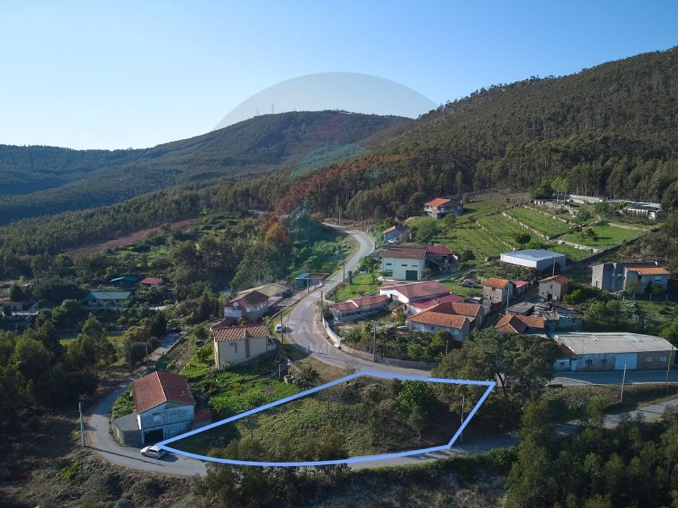 Helårsgrund i Aguiar de Sousa, Porto - foto 1