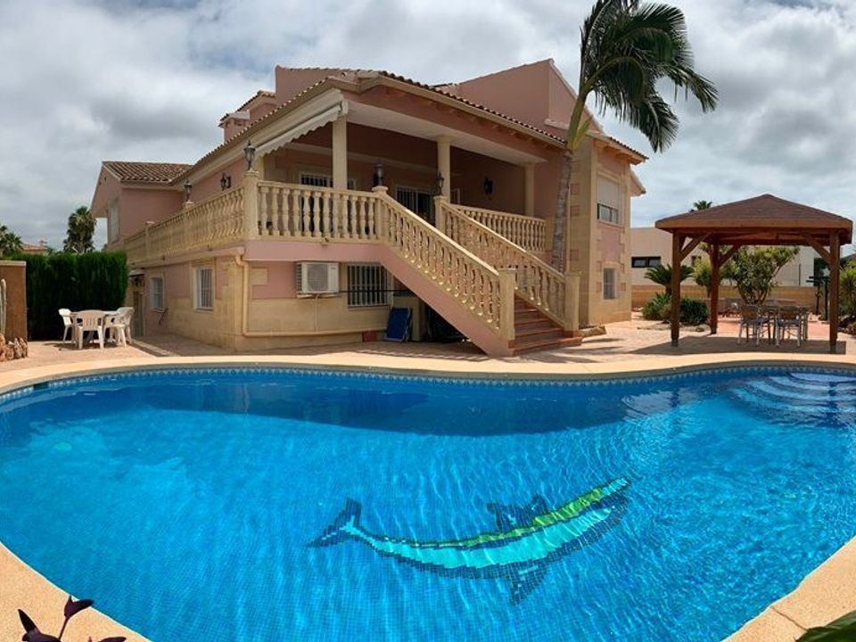 Villa i Alfaz del Pi, Alicante - foto 1