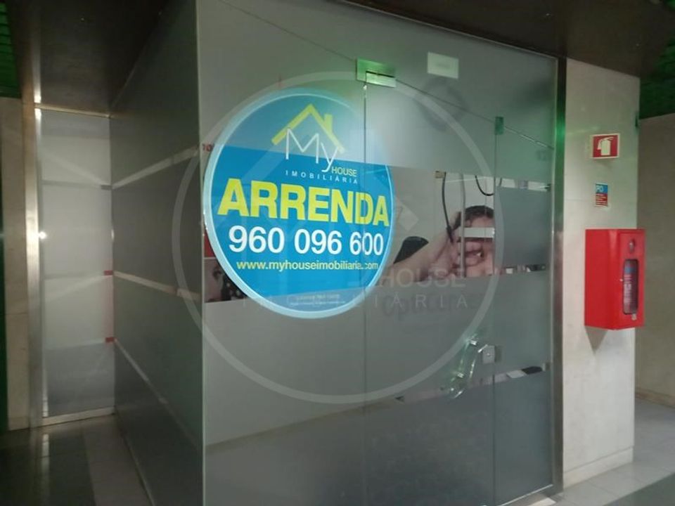 Commercial property in Felgueiras, Porto - photo 1