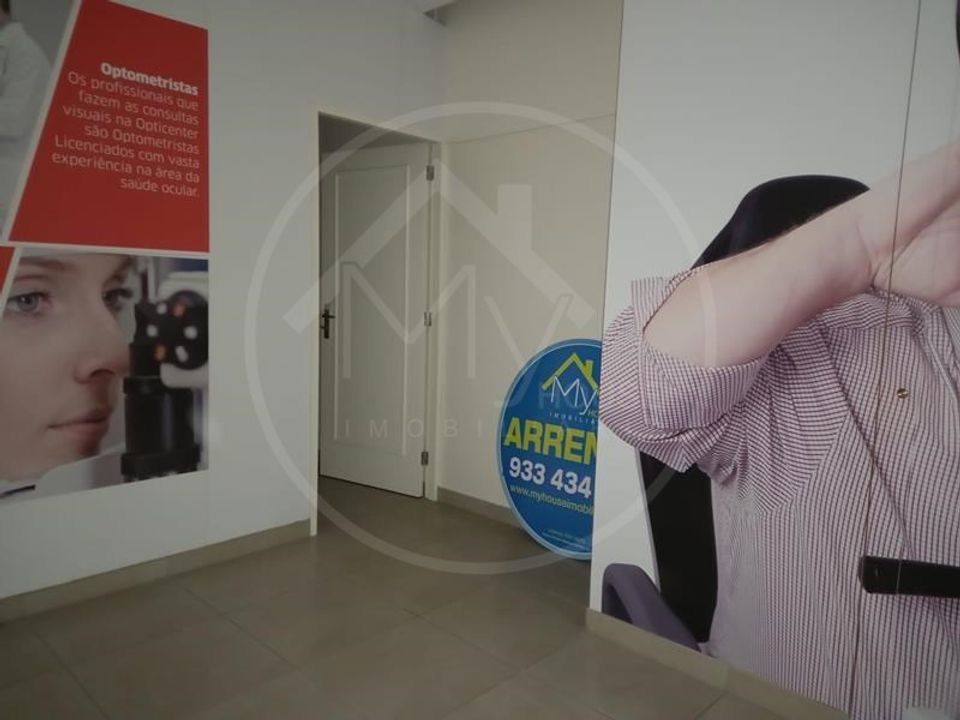 Commercial property in Felgueiras, Porto - photo 3