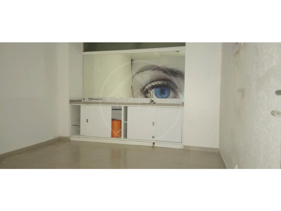 Commercial property in Felgueiras, Porto - photo 4