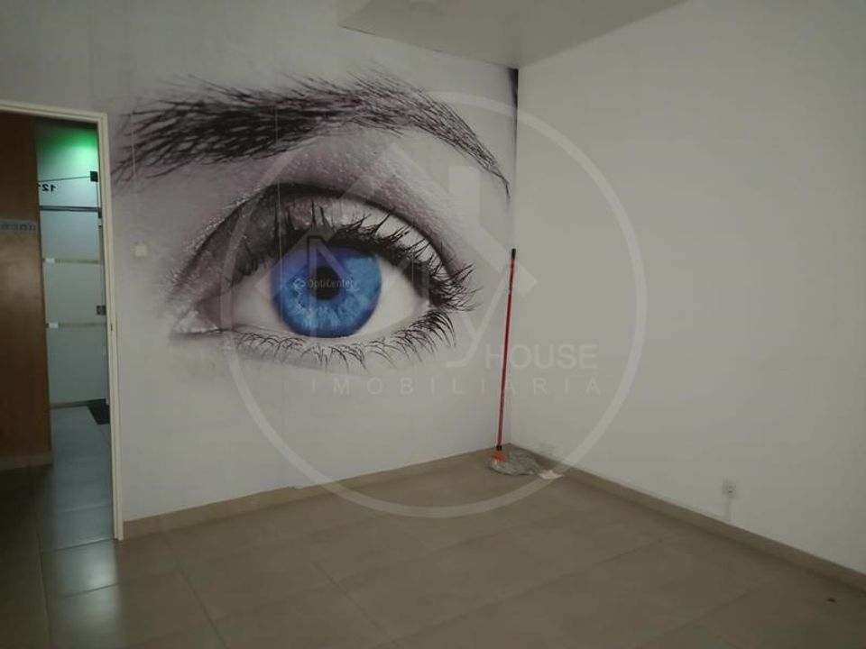 Commercial property in Felgueiras, Porto - photo 5