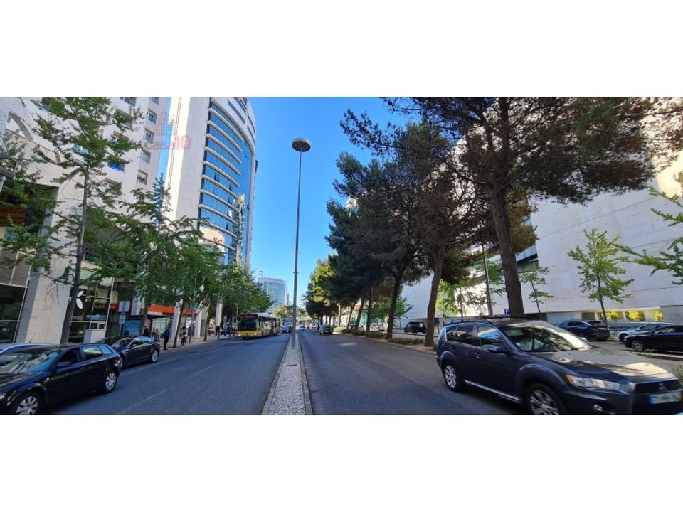 Erhvervsejendom i Moscavide-Parque das Nacoes, Lisbon - foto 1