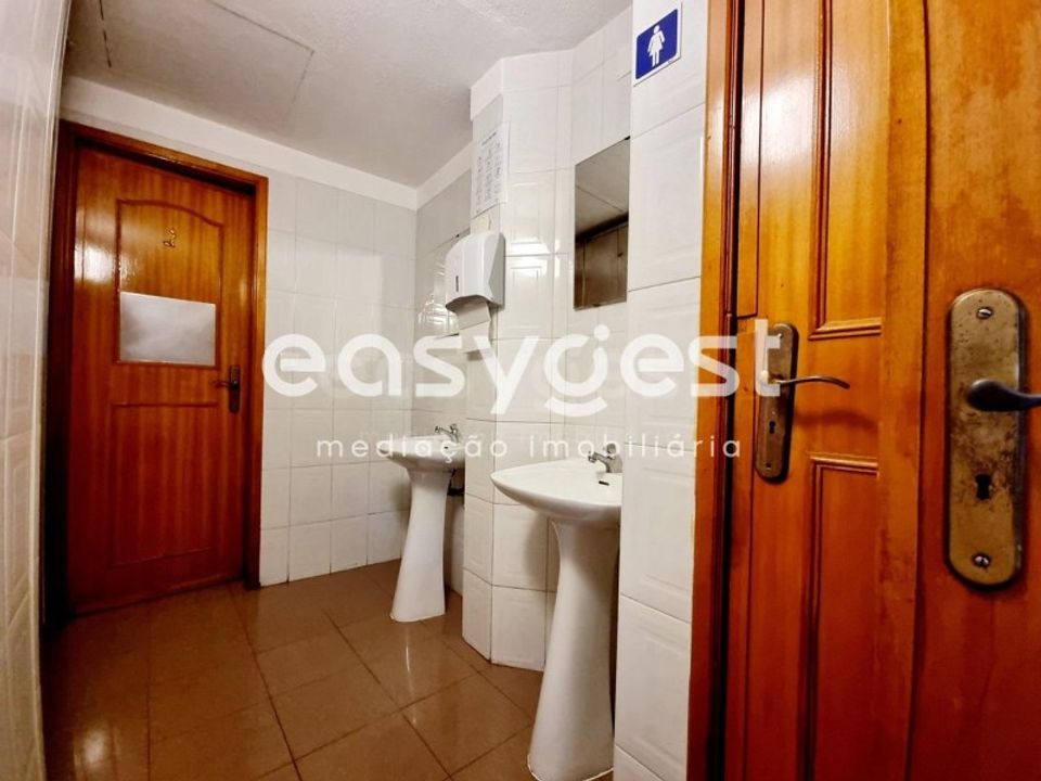 Erhvervsejendom i Amadora, Lisbon - foto 4