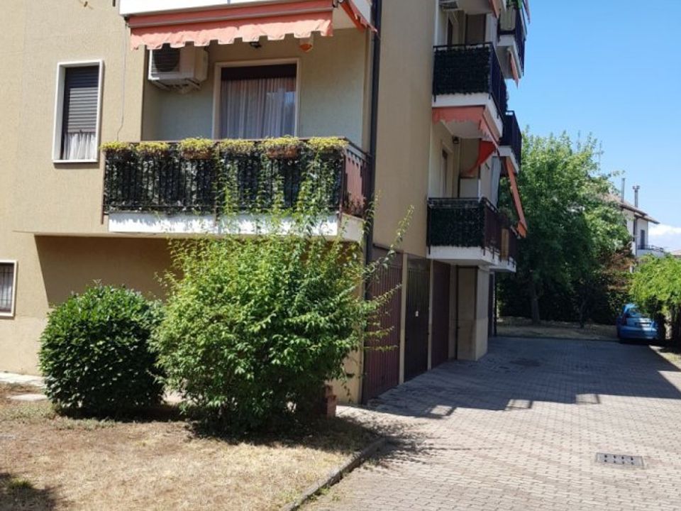 Parkeringsplads i Sedriano, Milan - foto 1