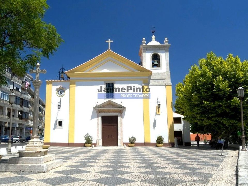 Helårsgrund i Loures, Lisbon - foto 1