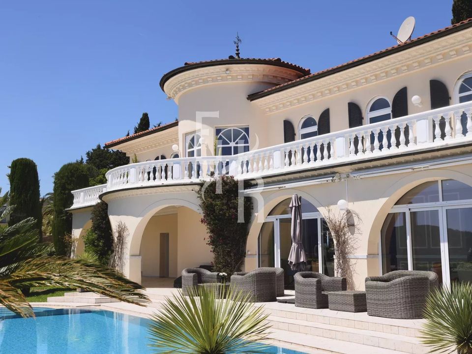Villa i Mandelieu-la-Napoule, Alpes-Maritimes - foto 1