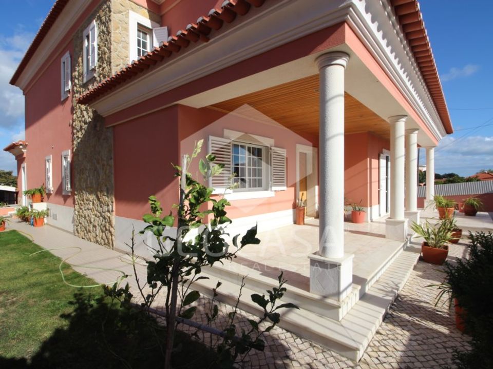 Villa in Rio de Mouro-Estacao, Lisbon - foto 1