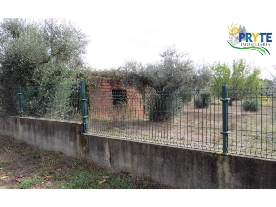 Helårsgrund i Cabecudo, Castelo Branco - foto 1