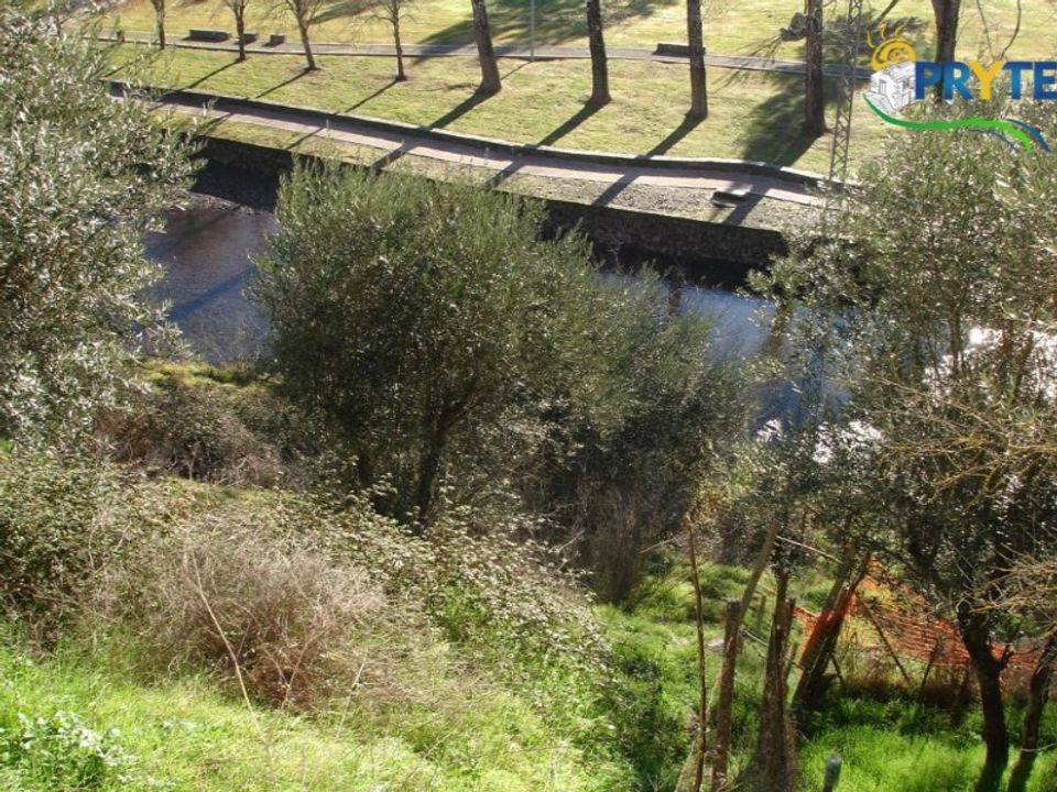 Helårsgrund i Serta, Castelo Branco - foto 1
