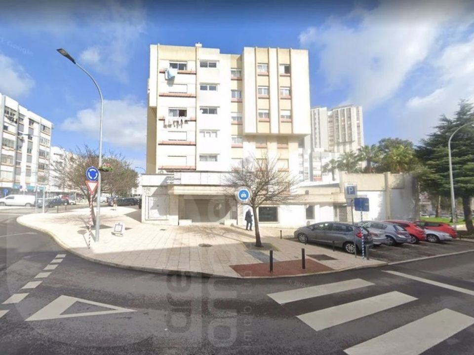 Erhvervsejendom i Alges, Lisbon - foto 1