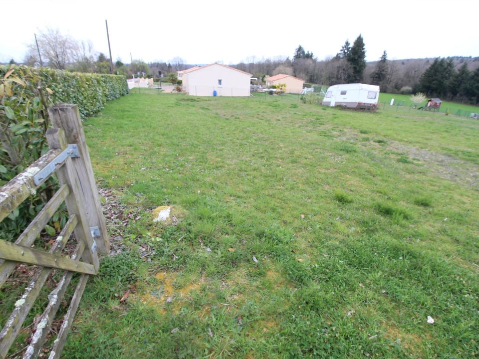 Helårsgrund i Chabanais, Charente - foto 3
