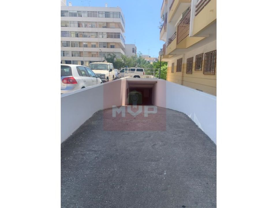 Garage i Faro, Faro - foto 1