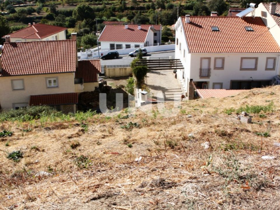 Helårsgrund i Teixoso, Castelo Branco - foto 1