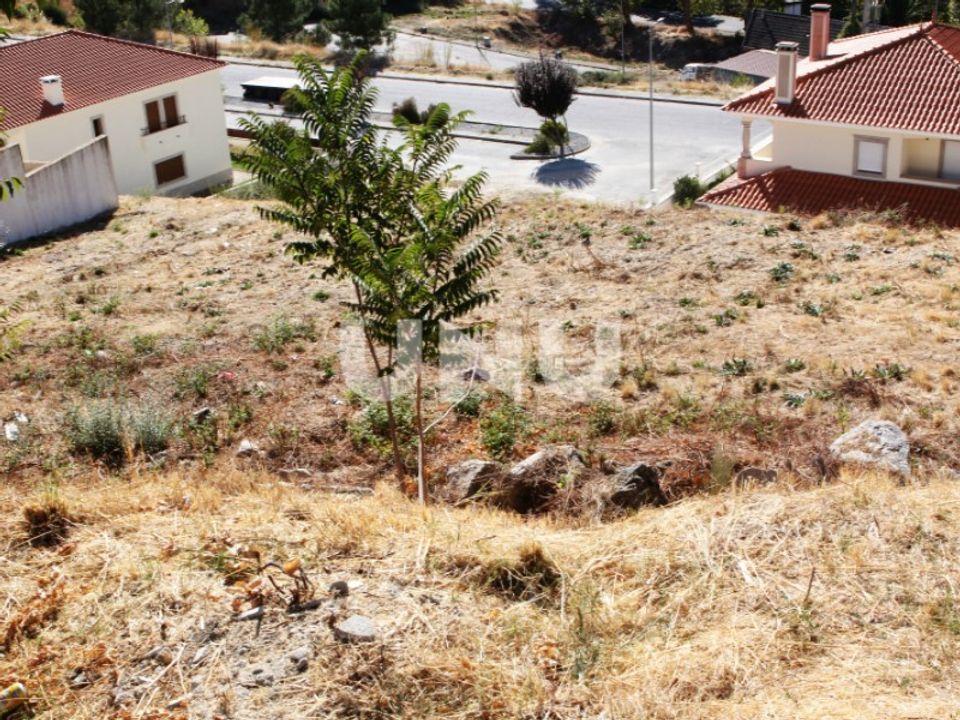Helårsgrund i Teixoso, Castelo Branco - foto 1