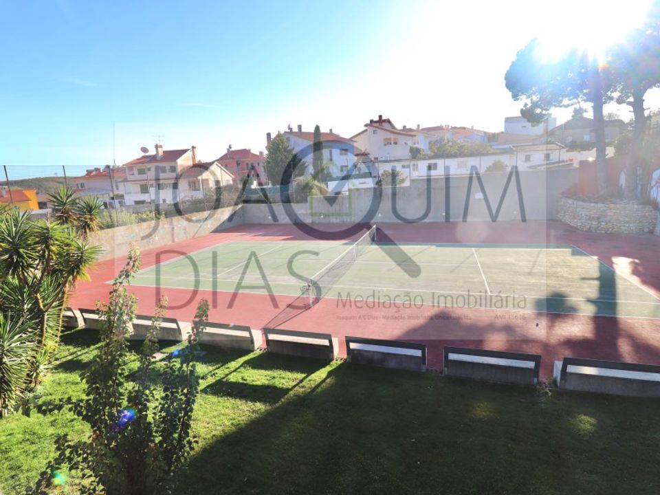 Villa in Rio de Mouro-Estacao, Lisbon - foto 1