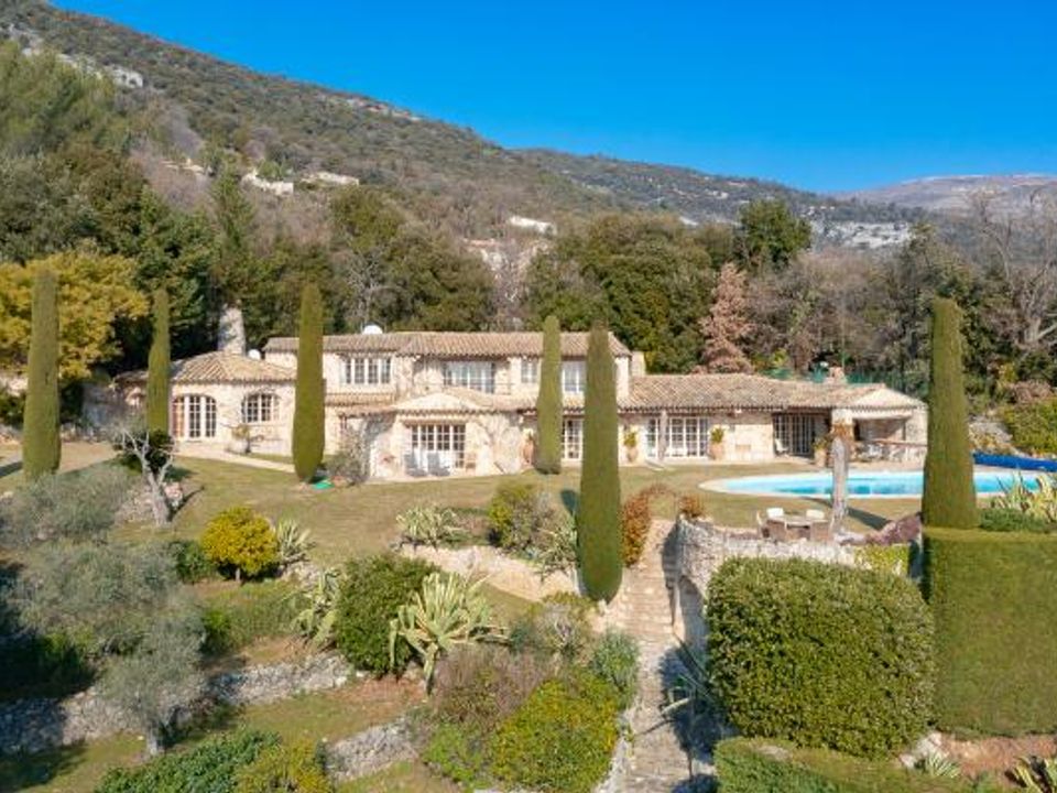 Villa i Tourrettes-sur-Loup, Alpes-Maritimes - foto 1