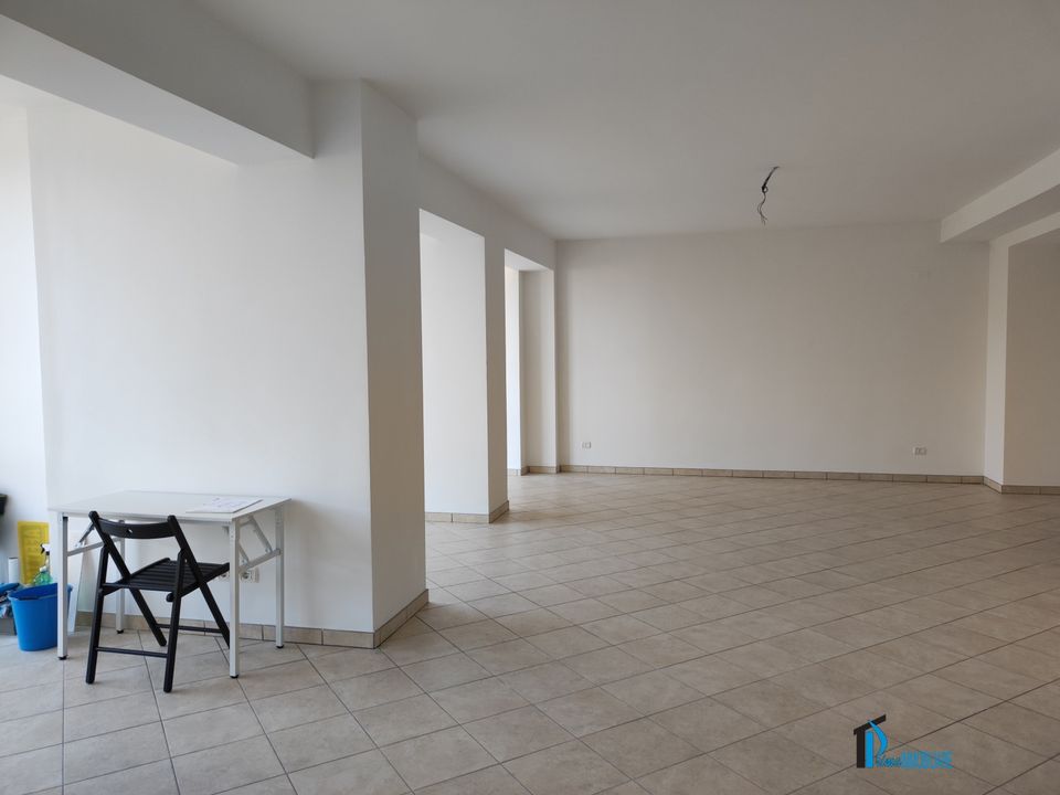 L'establiment comercial a Terni, Terni - foto 1