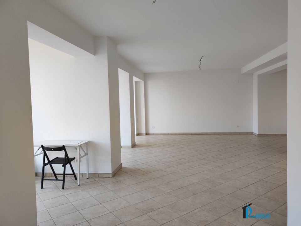 L'establiment comercial a Terni, Terni - foto 2