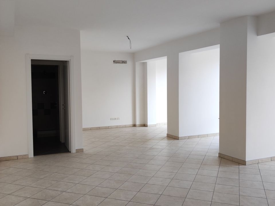 L'establiment comercial a Terni, Terni - foto 4