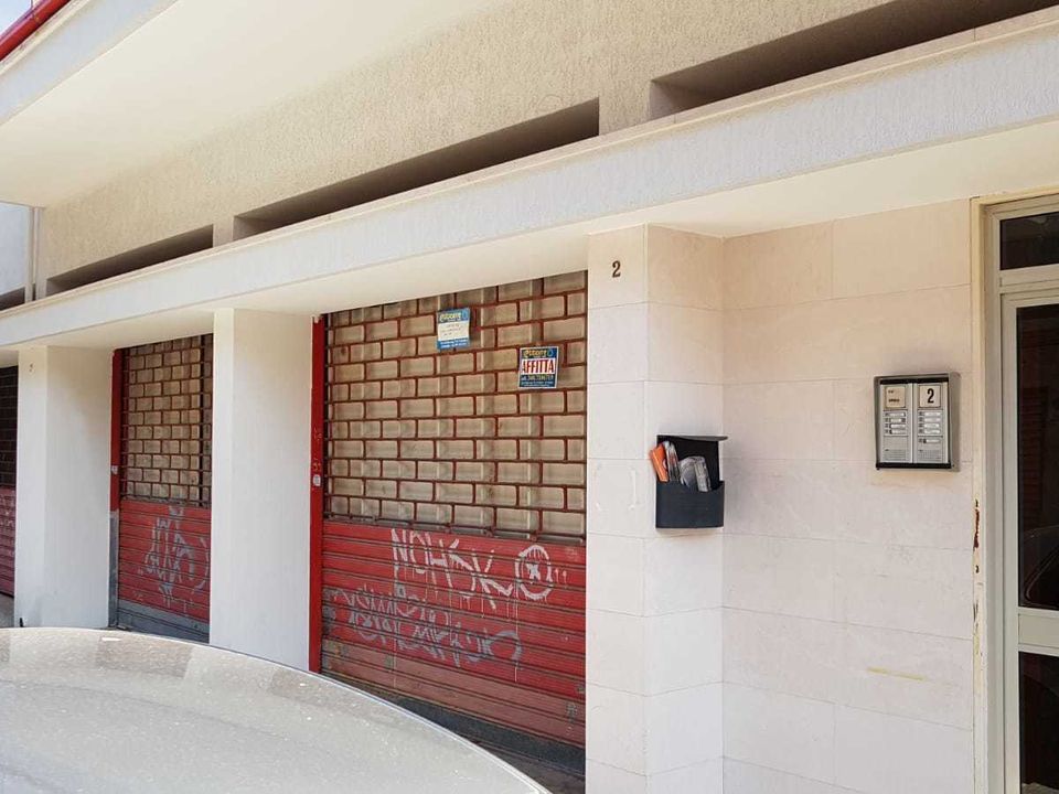 L'establiment comercial a Grottaglie, Taranto - foto 1