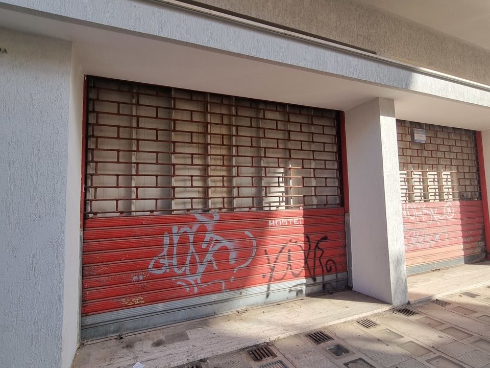 L'establiment comercial a Grottaglie, Taranto - foto 5