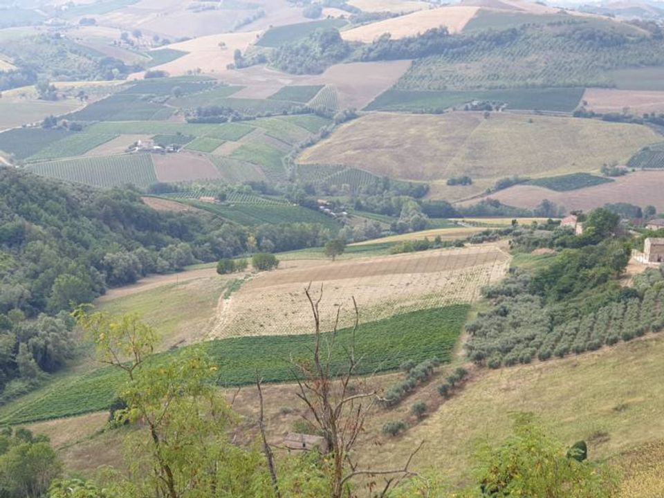 Erhvervsejendom i Carassai, Ascoli Piceno - foto 1