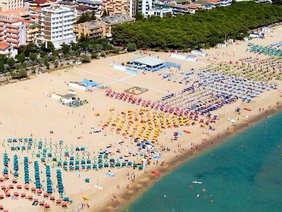 Erhvervsejendom i Alba Adriatica, Teramo - foto 1