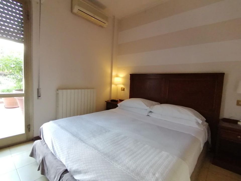 Erhvervsejendom i Carrara, Massa and Carrara - foto 2