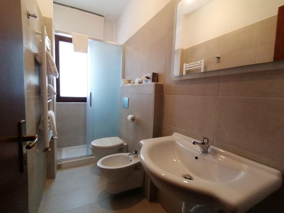 Erhvervsejendom i Carrara, Massa and Carrara - foto 3