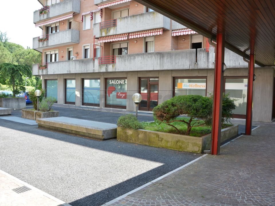 Erhvervsejendom i Manzano, Udine - foto 1