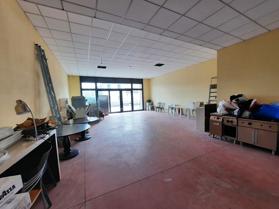 Commercial property in Lucca, Lucca - photo 1