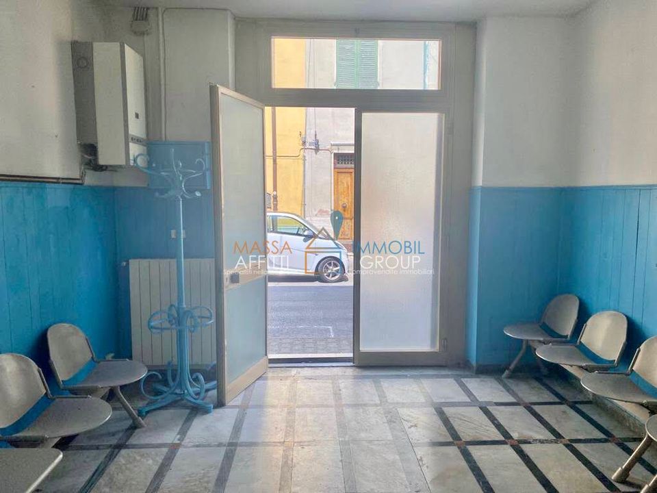 Erhvervsejendom i Carrara, Massa and Carrara - foto 1