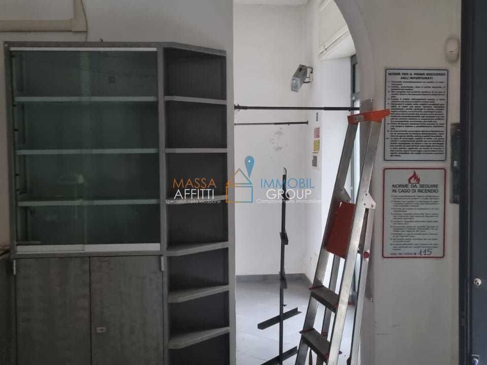 Erhvervsejendom i Carrara, Massa and Carrara - foto 1