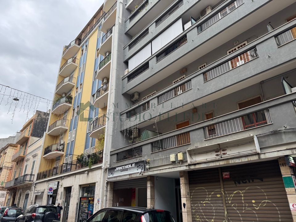 Erhvervsejendom i Bari, Bari - foto 1
