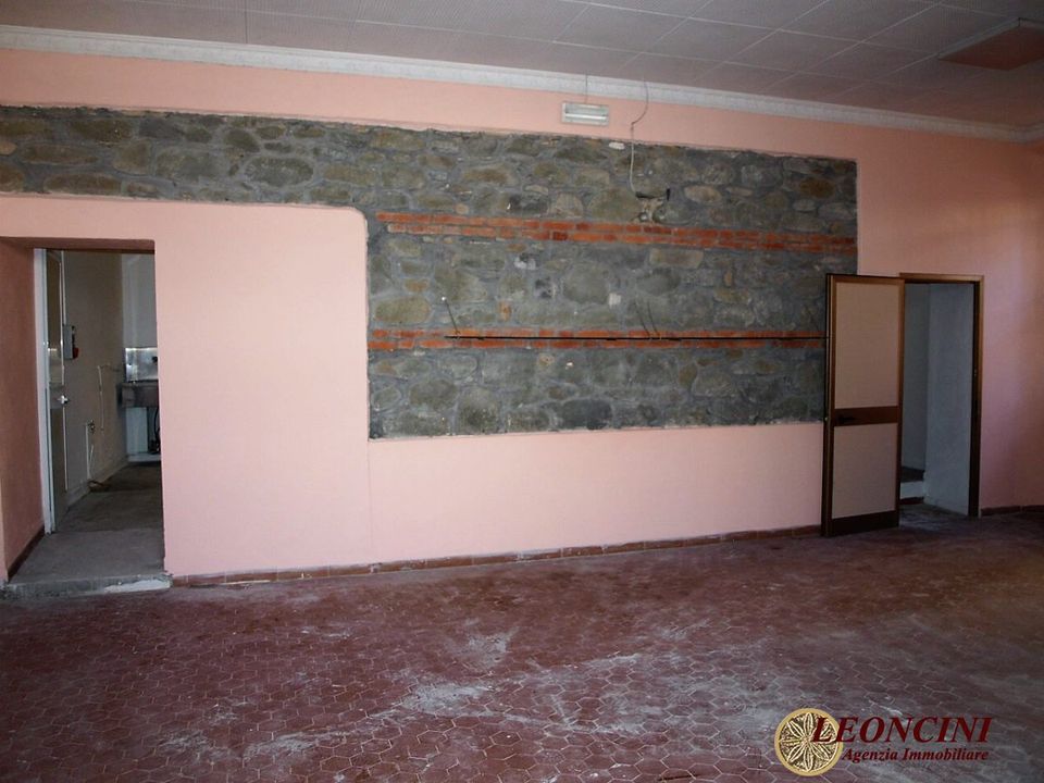 Erhvervsejendom i Villafranca in Lunigiana, Massa and Carrara - foto 1