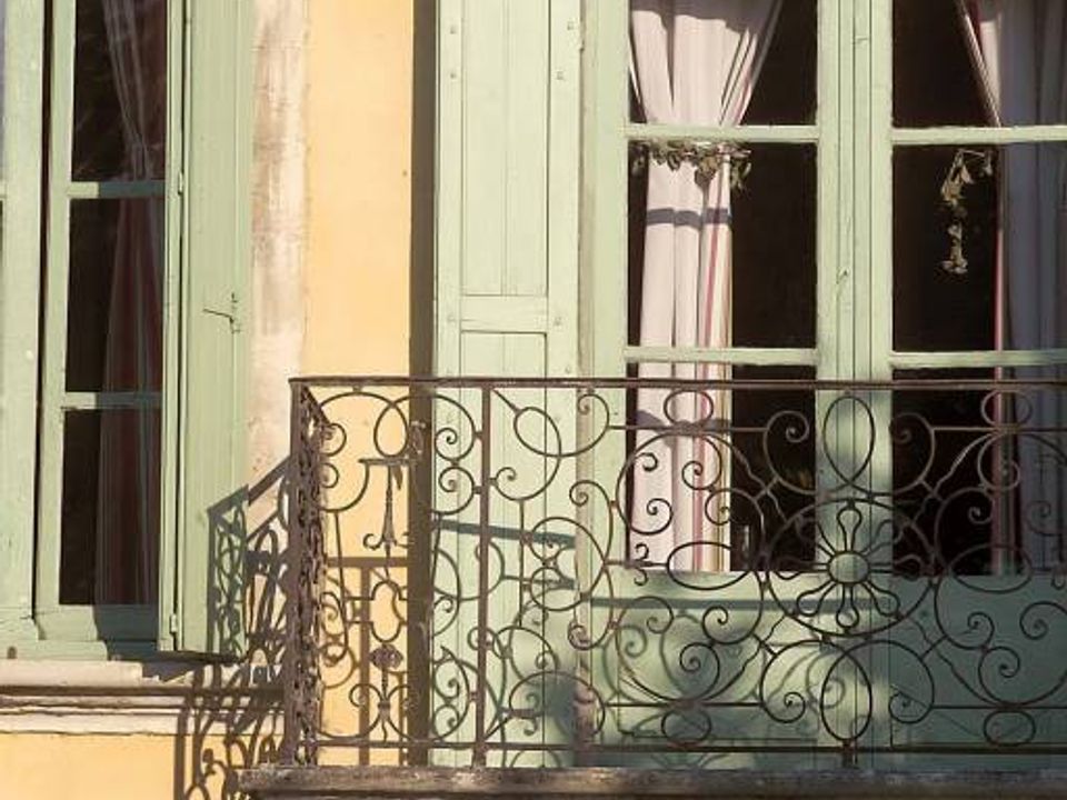 Erhvervsejendom i Saint-Paul-Trois-Châteaux, Drome - foto 1