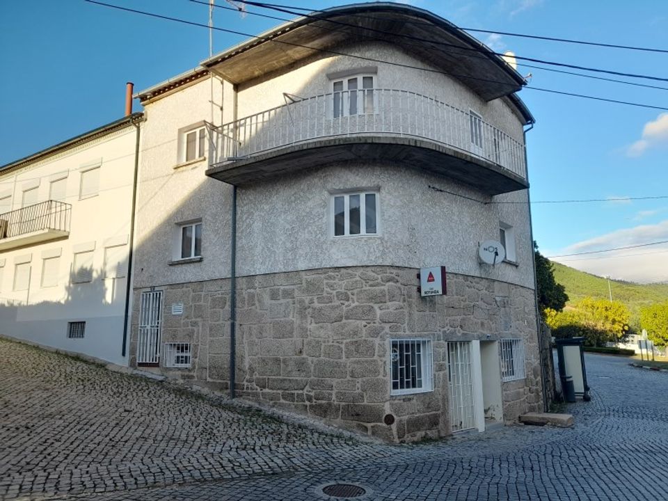 Villa i Vale de Prazeres e Mata da Rainha, Castelo Branco - foto 1