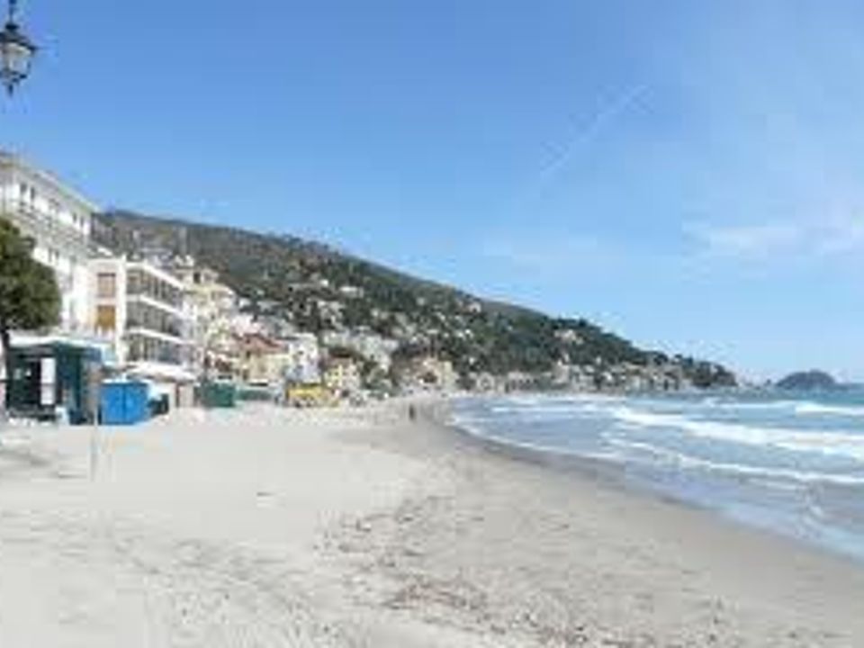 Erhvervsejendom i Alassio, Savona - foto 3