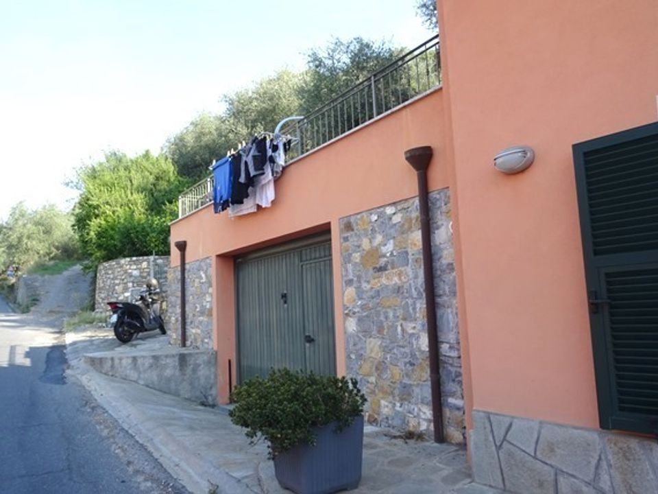 Villa in San Bartolomeo al Mare, Imperia - photo 2