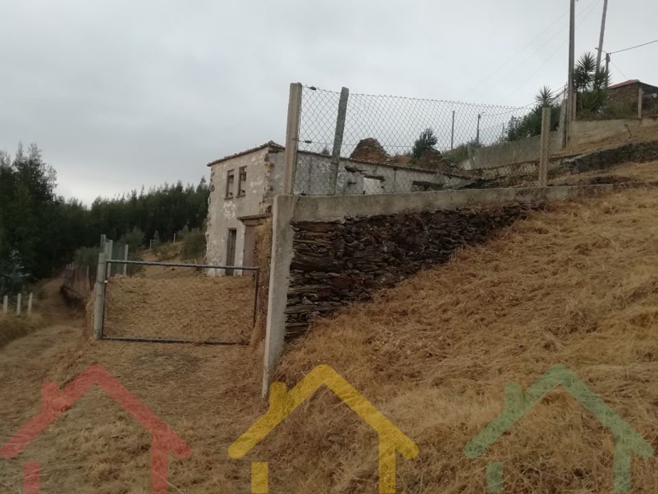 Helårsgrund i Castelo de Paiva, Aveiro - foto 1