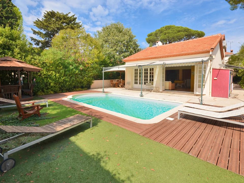 Villa i Juan-les-Pins, Alpes-Maritimes - foto 1