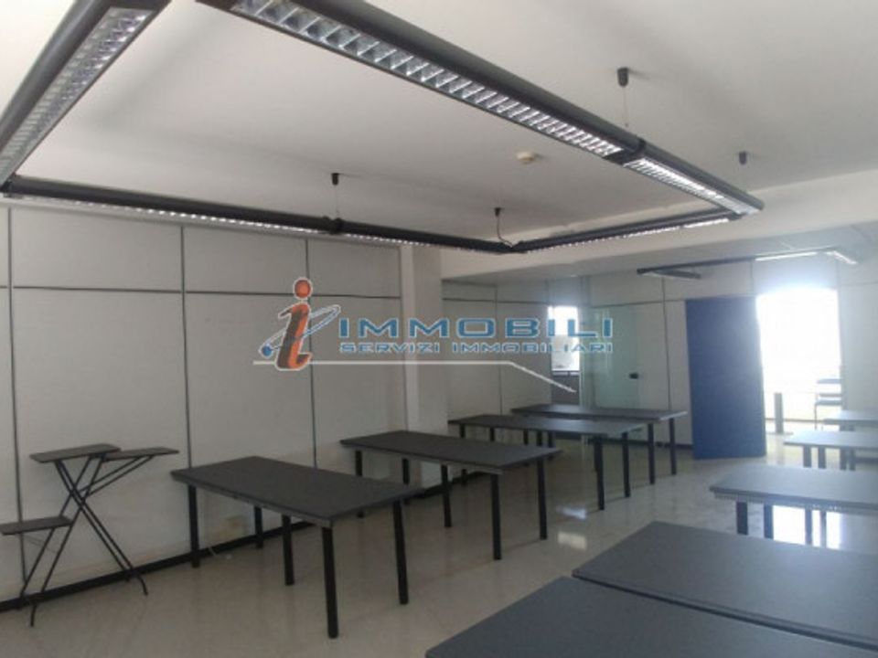 L'establiment comercial a Vimodrone, Milan - foto 1