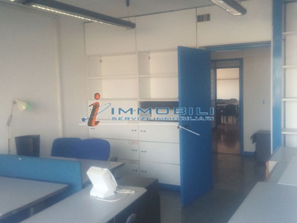 L'establiment comercial a Vimodrone, Milan - foto 2